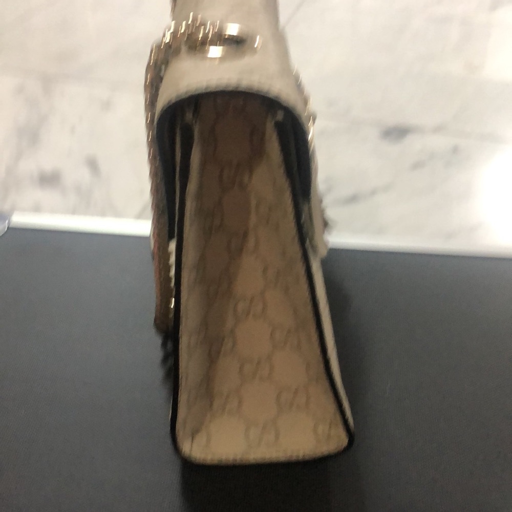 Ivory Gucci authentic bag. NWOT. This is the latest Gucci trending bag. - Picture 9 of 14
